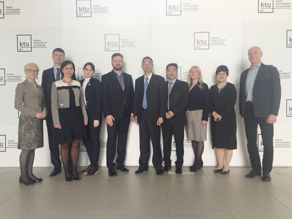 1494817674267915.jpg 与立陶宛考纳斯理工大学院长们合影_副本.jpg